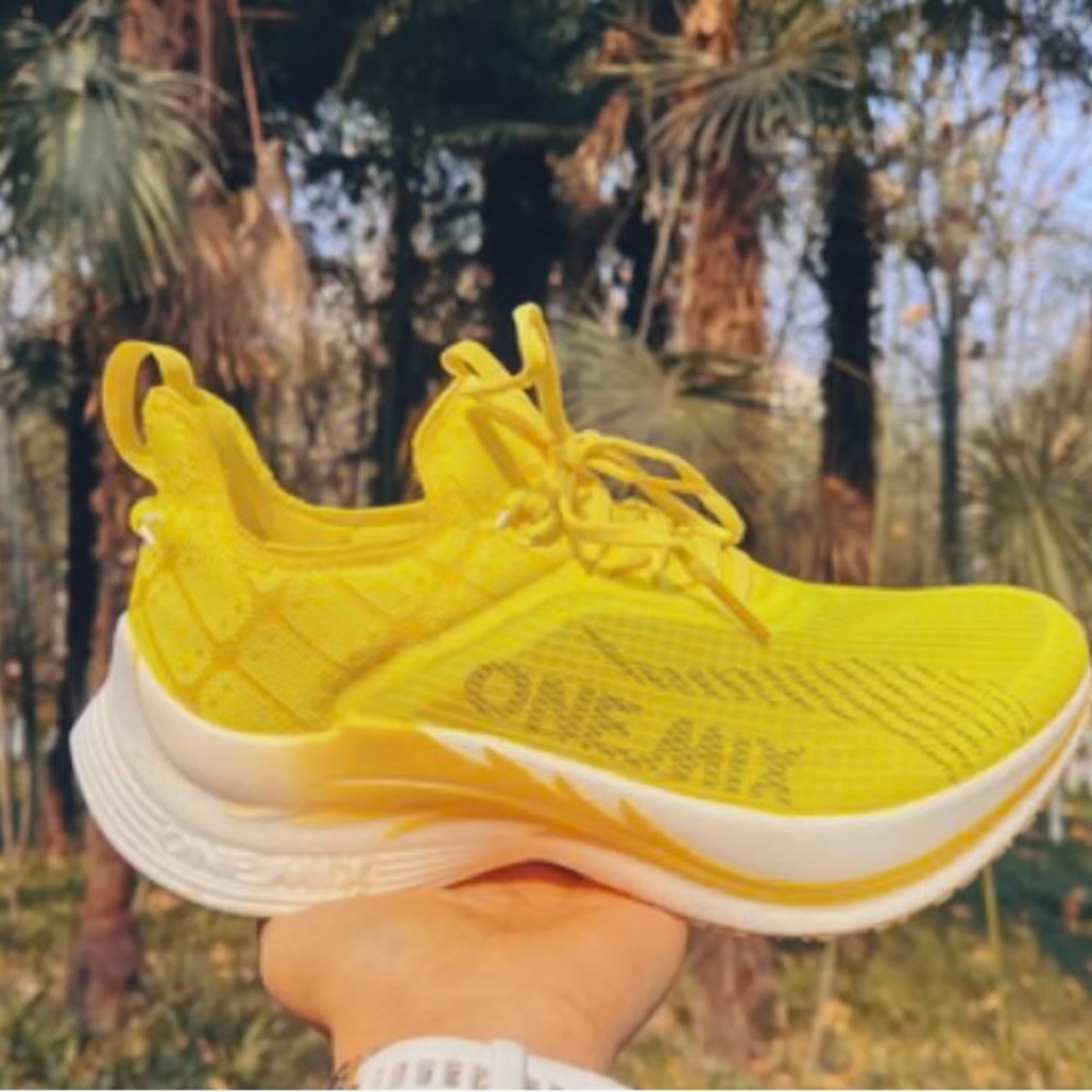 ONEMIX Men's Carbon Plate Running Shoes Breathable Lightweight Athletic Rd shoes